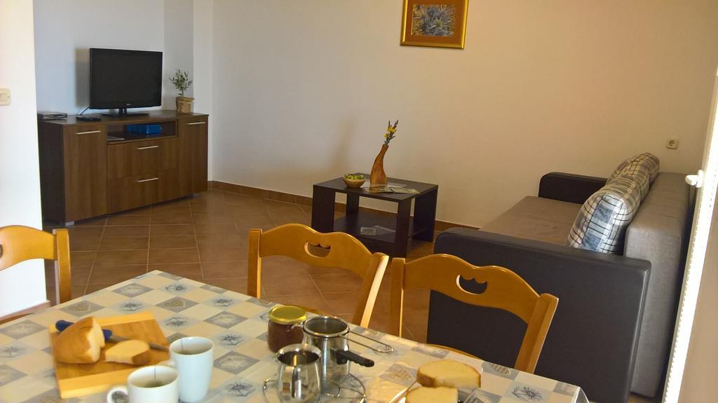 Apartments Krusvina لون المظهر الخارجي الصورة
