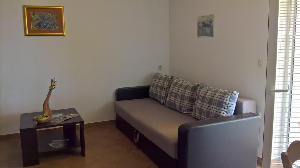 Apartments Krusvina لون المظهر الخارجي الصورة