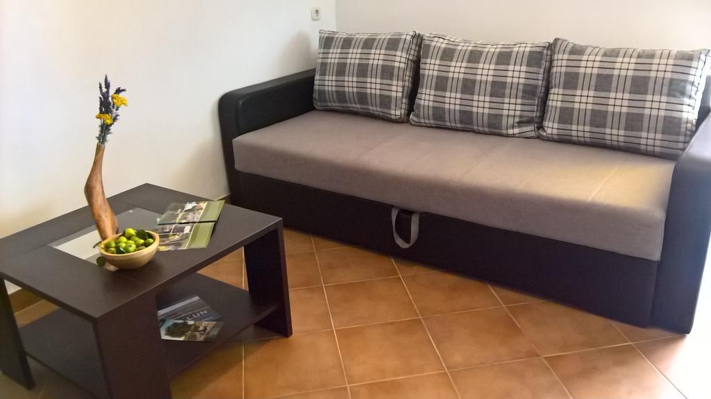 Apartments Krusvina لون المظهر الخارجي الصورة